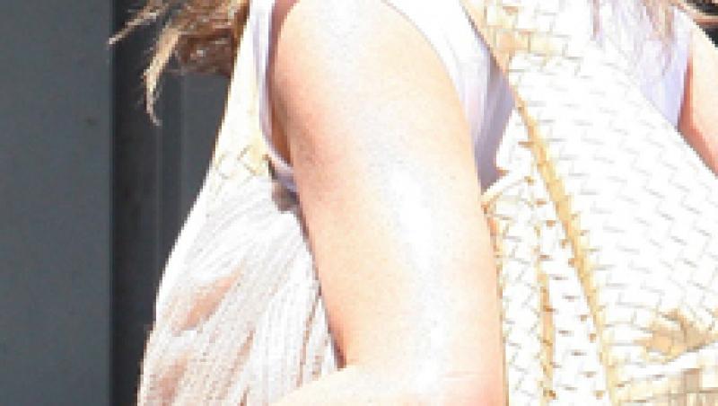 Jennifer Aniston, superba chiar si in blugi