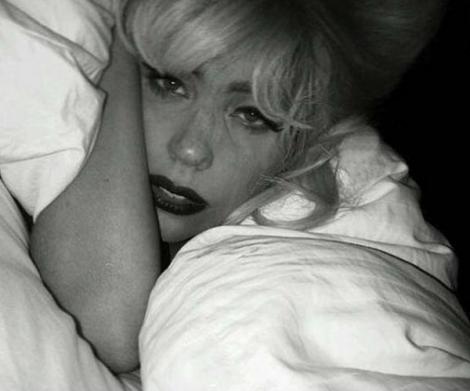 Lady Gaga doarme machiata!