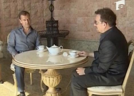 VIDEO! Solistul U2, Bono, s-a intalnit cu presedintele rus Dimitri Medvedev