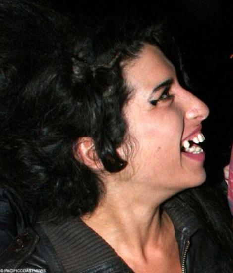 Amy Winehouse a plans din pricina iubitului
