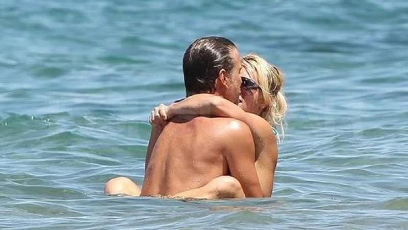 FOTO! Britney Spears se iubeste in apa
