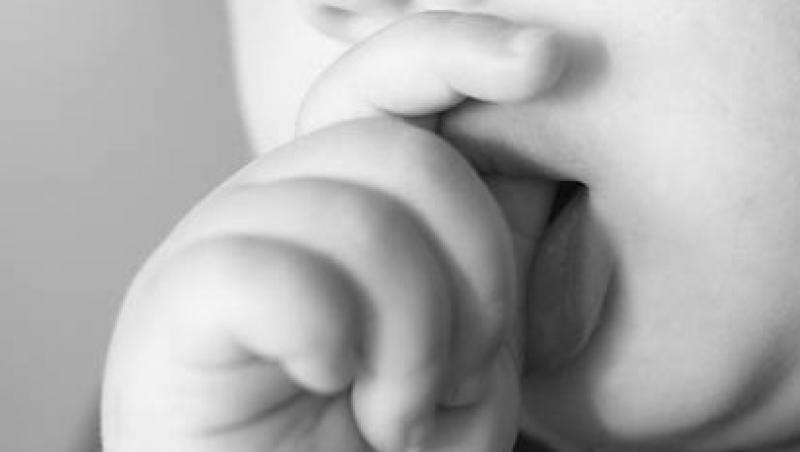 Cum sa determini un copil sa renunte la suptul degetului