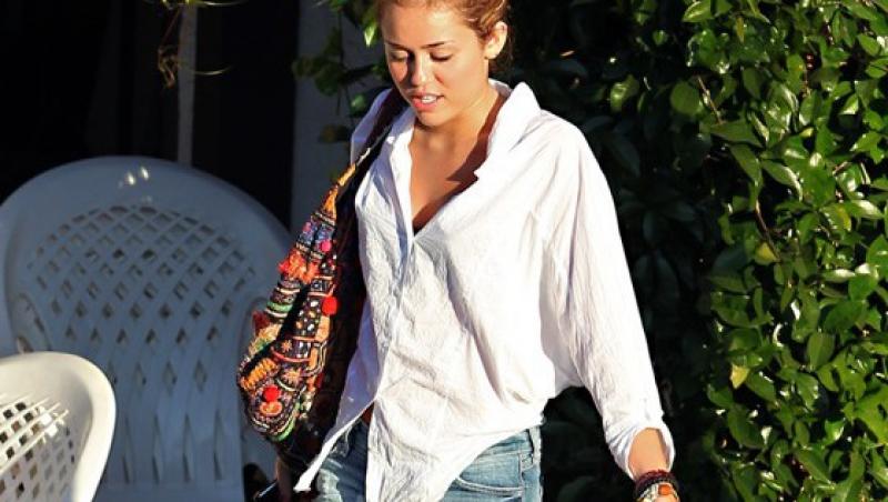 Miley Cyrus, o adolescenta scapata de sub control