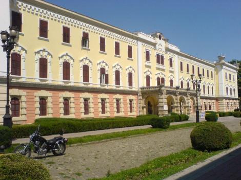 Cafeterie occidentala la Muzeul National al Unirii din Alba Iulia