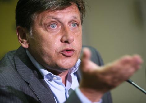 Antonescu ataca gruparea Basescu-Udrea-Boc