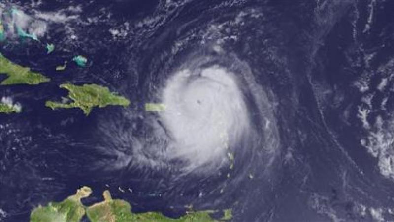 Uraganul Earl a provocat pagube considerabile in mai multe insule din Atlantic