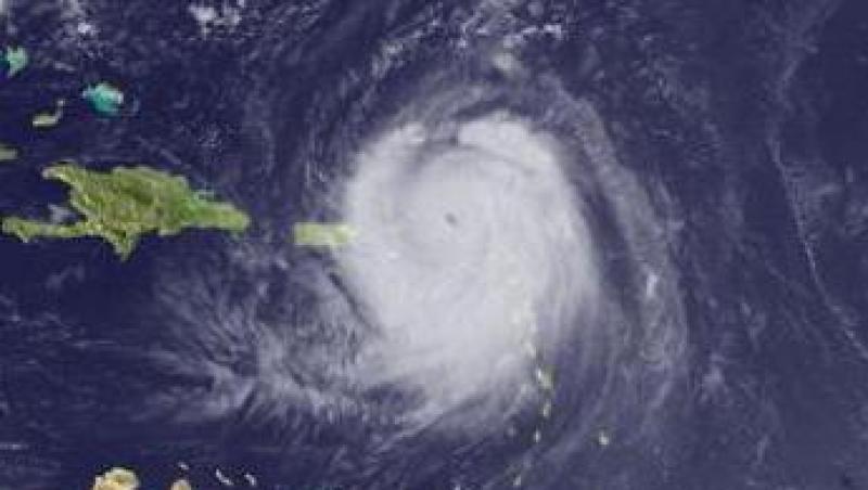 Uraganul Earl a provocat pagube considerabile in mai multe insule din Atlantic