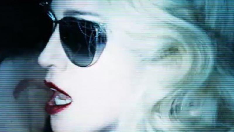 Madonna lanseaza o controversata linie vestimentara pentru adolescenti