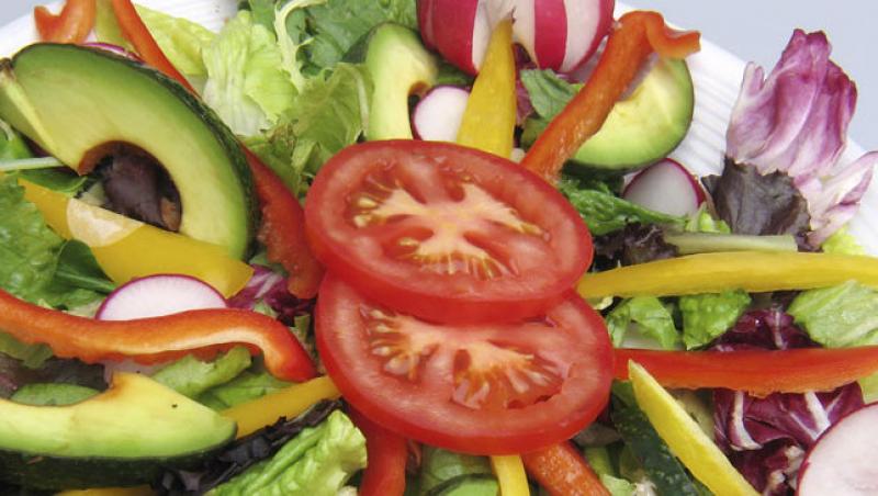 Reteta: salata vegetariana sanatoasa