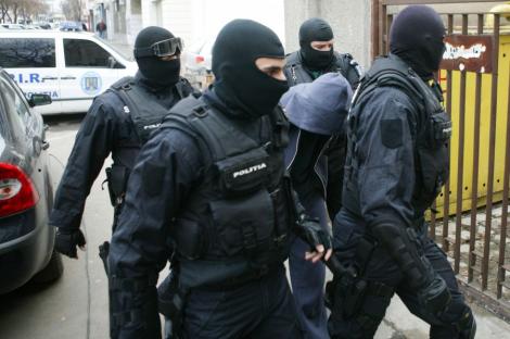 VIDEO! Cazino desfiintat in forta de politistii oradeni