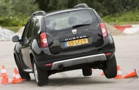 VIDEO! Dacia Duster, testata de olandezi: versiunea 4X2, instabila la manevre bruste