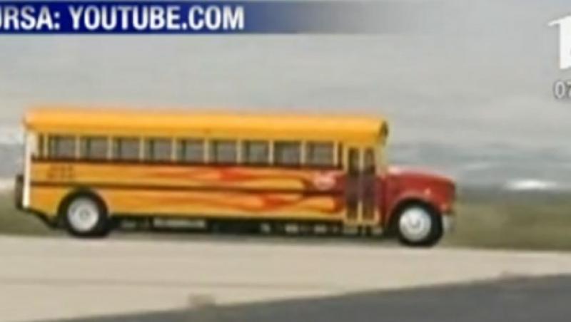 VIDEO / 600 km/h la volanul unui... autobuz scolar
