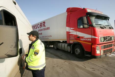 Camioanele-gigant fac legea pe drumurile din jurul Capitalei
