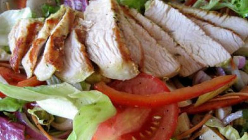 Reteta zilei: Salata de curcan