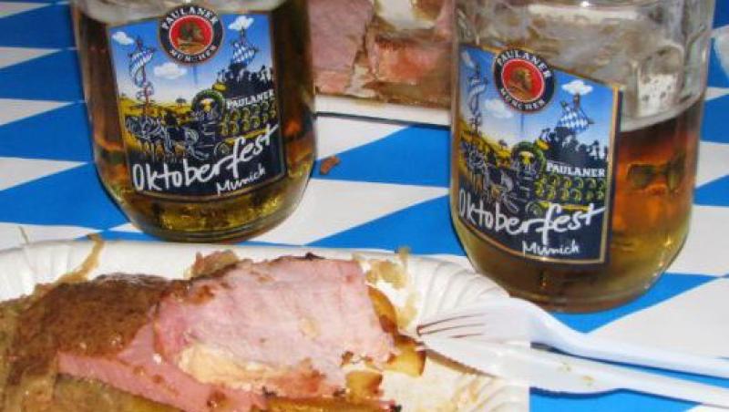 VIDEO! Carnati, bere multa si fete frumoase la Oktoberfest Brasov