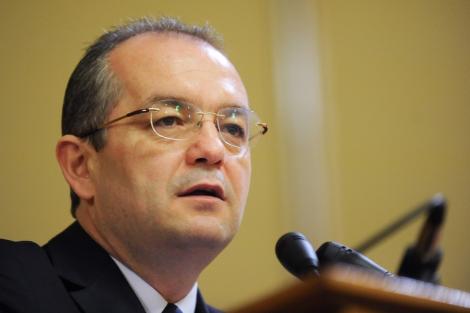 Premierul Emil Boc interzice prin lege concedierea bugetarilor de partid