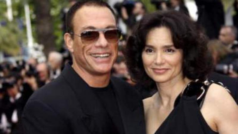 Jean-Claude Van Damme si-a parasit sotia pentru un model ucrainean