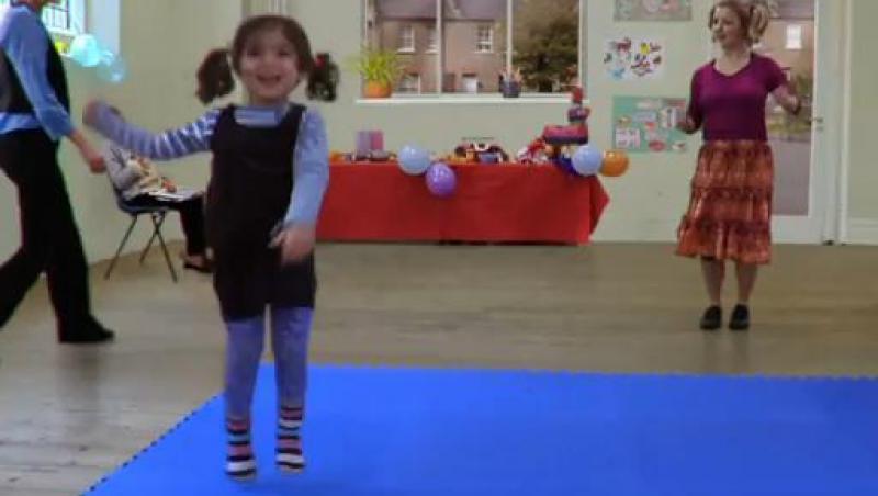 VIDEO! O fetita ajunge vedeta in noua reclama Samsung