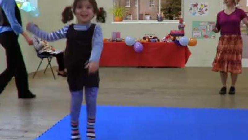 VIDEO! O fetita ajunge vedeta in noua reclama Samsung