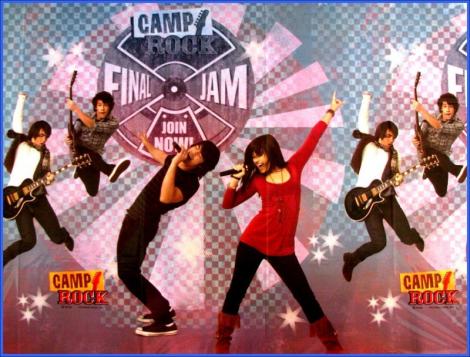 VIDEO! Doi tineri romani canta pe coloana sonora Camp Rock 2