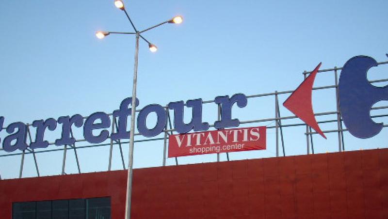 UPDATE! S-a prabusit tavanul hipermarket-ului Carrefour Vitantis! Nu sunt victime!