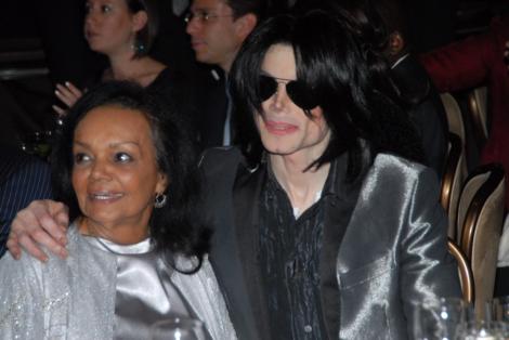 Familia lui Michael Jackson da in judecata AEG Live