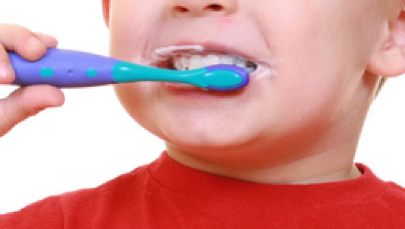 Cum invatam copilul sa se spele pe dinti