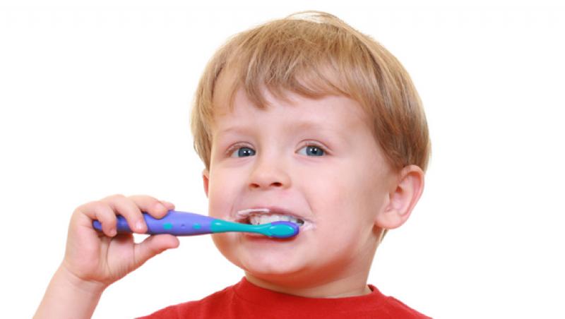 Cum invatam copilul sa se spele pe dinti