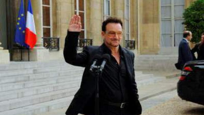 Bono ii apara pe romi