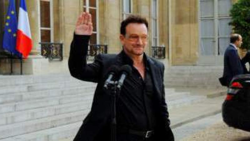 Bono ii apara pe romi
