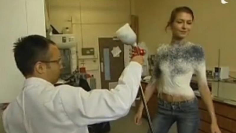 VIDEO! Un designer spaniol a inventat hainele pulverizate