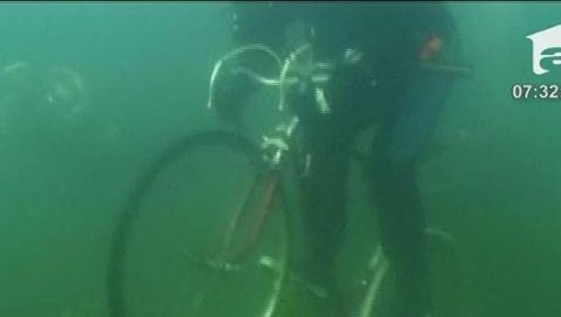 VIDEO! Cum sa practici ciclismul sub apa