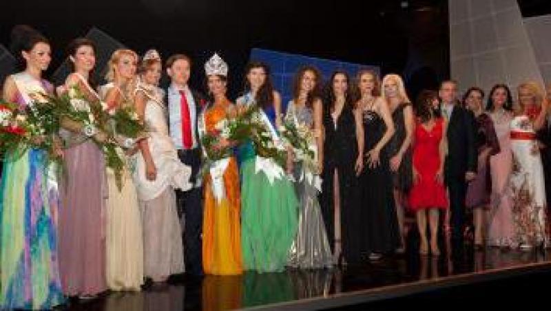 Show original cu finalistele Miss Universe Romania