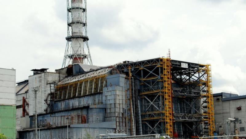 Fostul reactor nuclear de la Cernobil, acoperit cu un nou sarcofag de beton