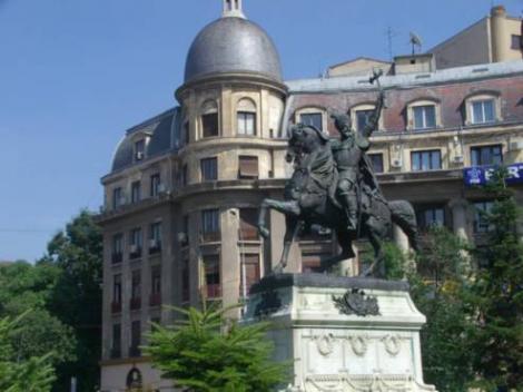 Celebra statuie a lui Mihai Viteazul de la Universitate, mutata la Casa Poporului