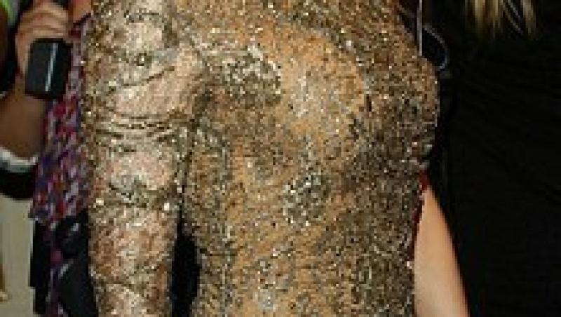Miranda Kerr, pe covorul rosu la Saptamana Modei din Milano