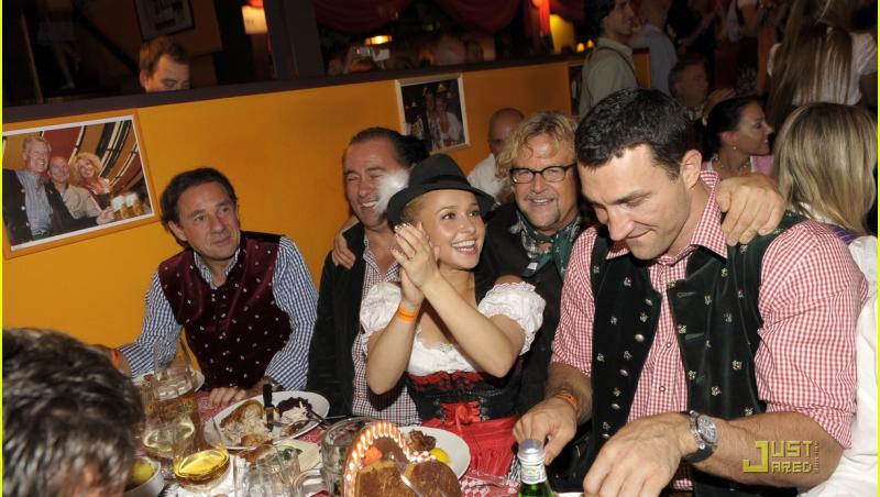FOTO! Hayden Panettiere s-a distrat alaturi de Vladimir Klitschko la Oktoberfest