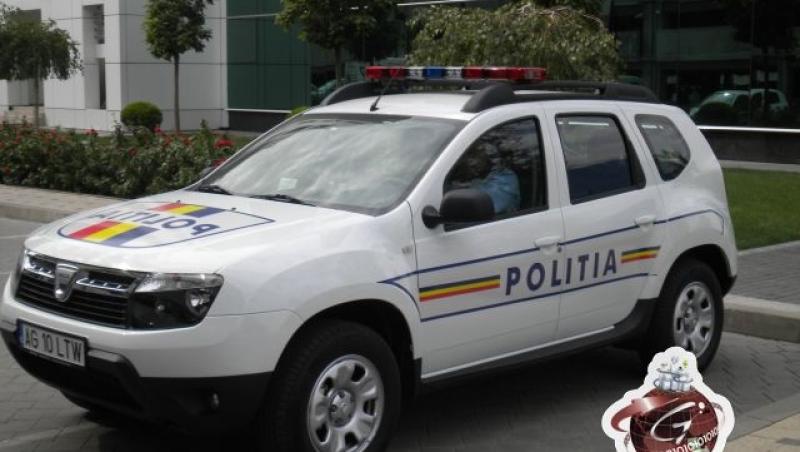 FOTO / Atentie, radar! Dacia Duster cu girofaruri