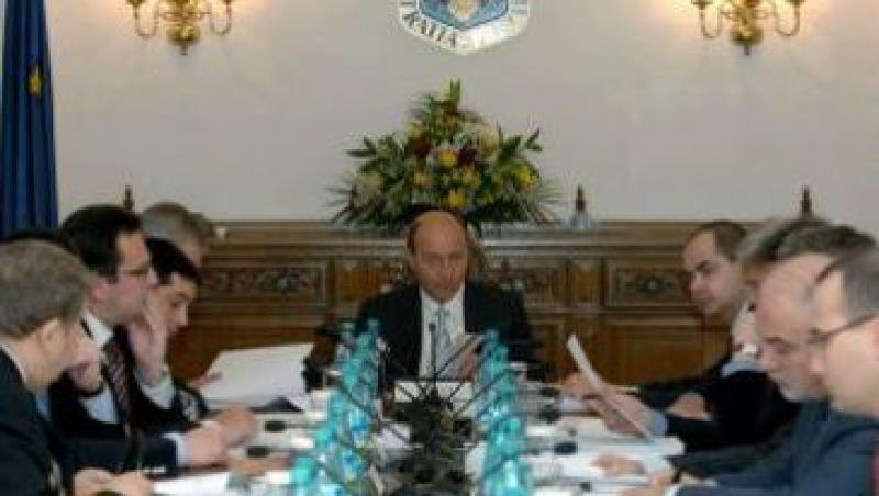 Basescu, la sedinta CSAT: MAI trebuie sa intervina in forta in cazul violentelor