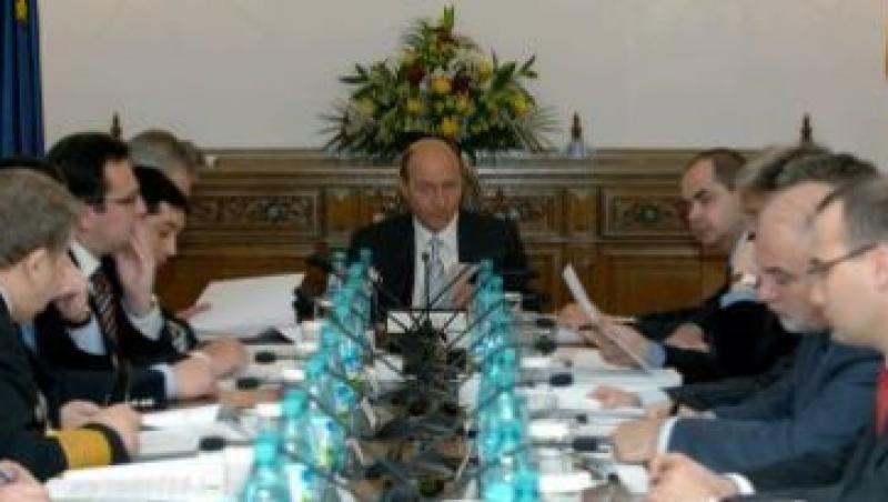 Basescu, la sedinta CSAT: MAI trebuie sa intervina in forta in cazul violentelor