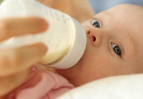 VIDEO! Copiii devin obezi din cauza laptelui praf