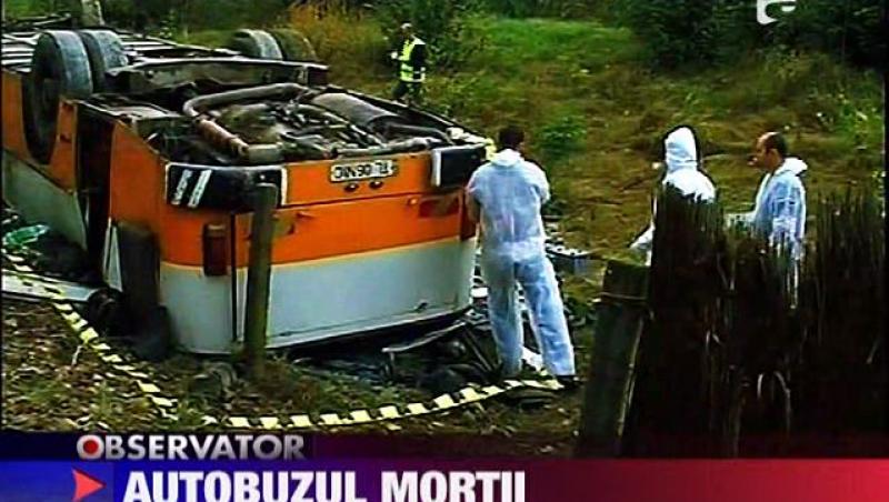 UPDATE VIDEO! Tulcea: Dig surpat, autobuz rasturnat - 4 morti si 70 de raniti