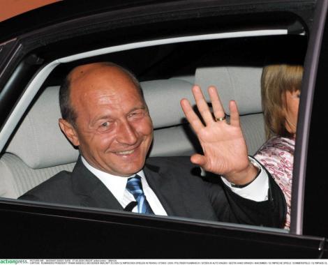 VIDEO! Basescu, sfaturi anti-criza... din vacanta
