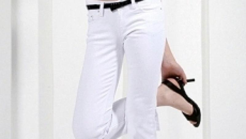 Pantalonii albi, pontul unui stil elegant