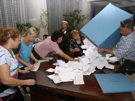 UPDATE Esec la referendumul din Moldova: scrutinul a fost invalidat