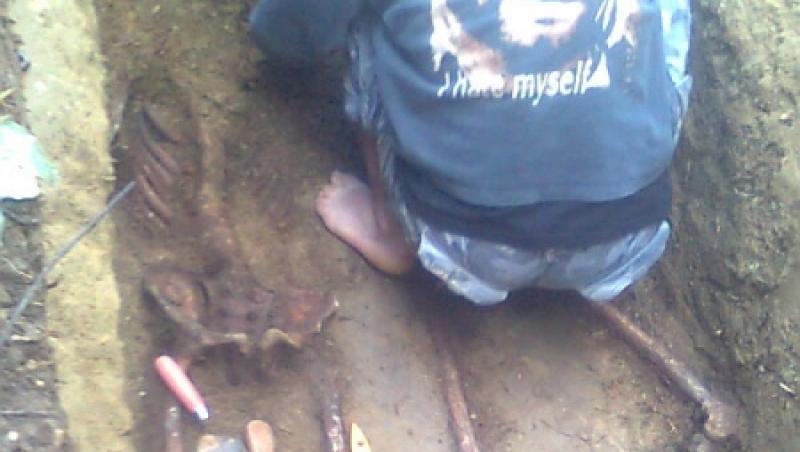 Arheologii au deshumat ramasitele luptatorilor anticomunisti de la Taga