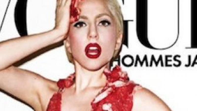 Lady Gaga a pozat imbracata in carne cruda