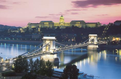 Budapesta, orasul cu noua poduri peste Dunare