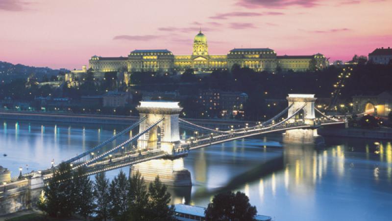 Budapesta, orasul cu noua poduri peste Dunare