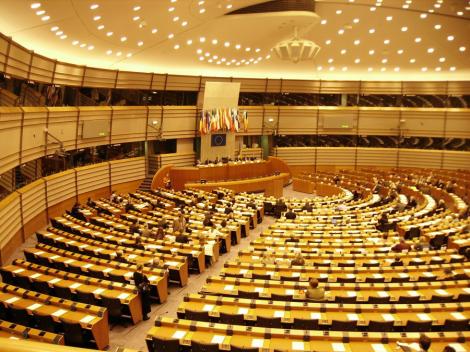 Parlamentul European cere Frantei sa opreasca expulzarea rromilor